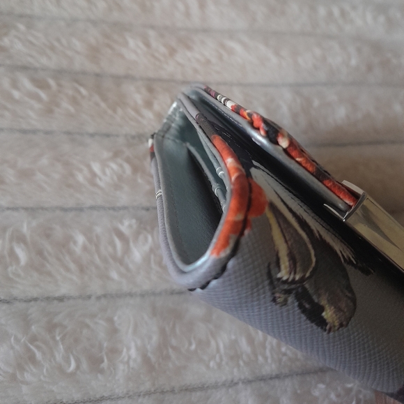 Nine West It Girl Floral Trifold Snap Wallet - Picture 6 of 11